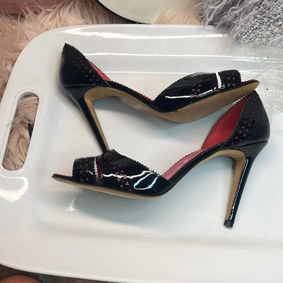 MANOLO BLAHNIK VINTAGE PATENT HEEL - Picture 9 of 13